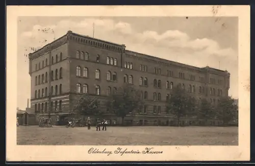 AK Oldenburg / O., Infanterie-Kaserne mit Soldaten