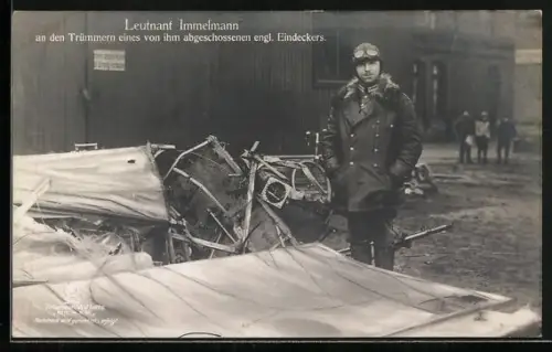 Foto-AK Sanke Nr. 342: Leutnant Immelmann an den Trümmern eines von ihm abgeschossenen engl. Eindeckers