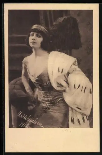 AK Schauspielerin Asta Nielsen in Kostüm