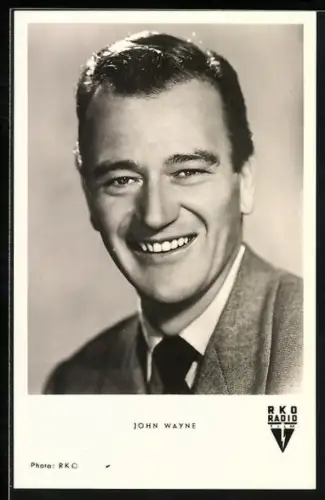 AK Schauspieler John Wayne lächelnd im Porträt