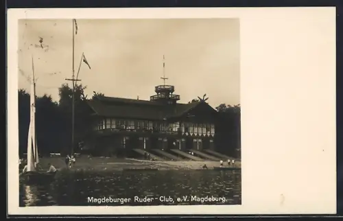 Foto-AK Magdeburg, Ruder-Club e. V. am Wasser