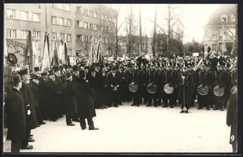 Foto-AK München, Feier vor dem Prinzregententheater an Richard Wagners 50. Todestag
