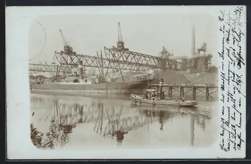 Foto-AK Köln-Nippes, Boot im Industriehafen
