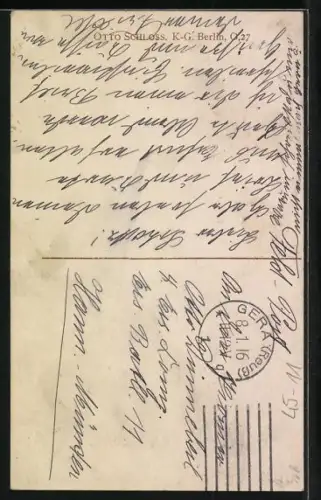 AK Kleiner Fussball-Torwart stellt Halten in oberer rechter Ecke nach