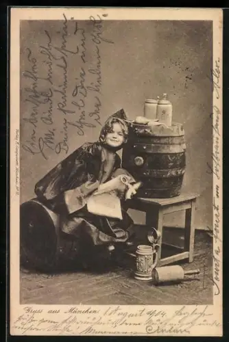 AK Münchner Kindl sitzt auf Bierfass