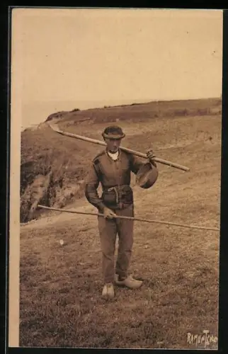 AK Pecheur sur la cote Vendéeenne