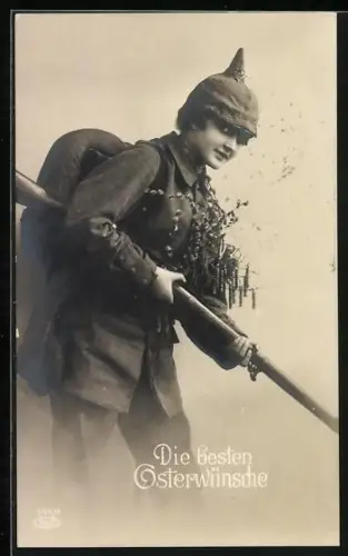 AK Frau in Uniform mit Gewehr, Ostergruss
