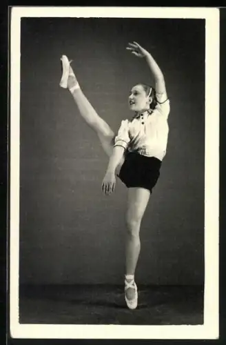 AK Anneliese Scheer, Balletttänzerin in Tanzpositur, rückseitig Autograph