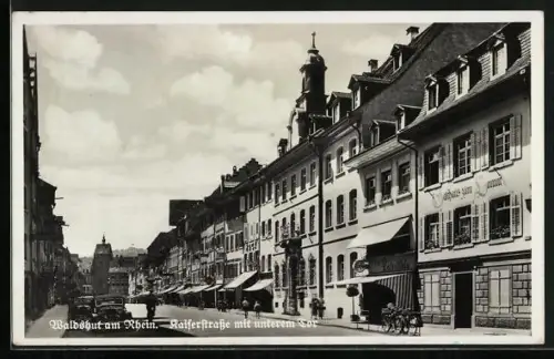 AK Waldshut am Rhein, Kaiserstrasse mit unterem Tor und Gasthaus zum Lamm