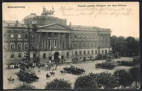 AK Braunschweig, Parade der Husaren vor dem Schloss