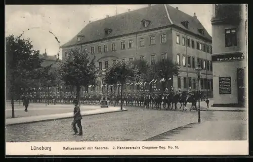 AK Lüneburg, Rathausmarkt mit Kaserne, 2. Hannoversche Dragoner-Reg. No. 16