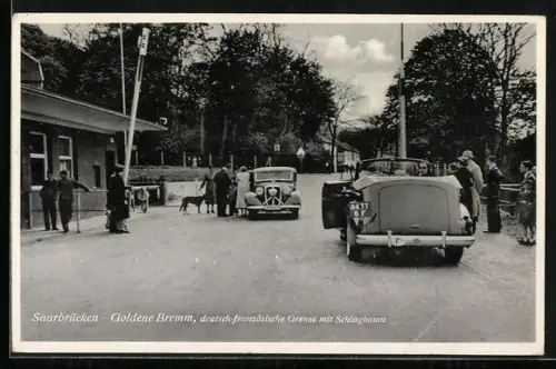 AK Saarbrücken, Goldene Bremm, deutsch-französische Grenze mit Schlagbaum, Automobile