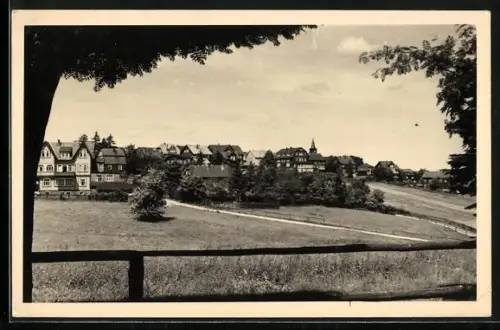 AK Masserberg /Thüringen, Ortsansicht mit Wohnhäusern und Kirche