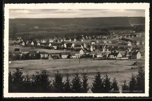 AK Morbach i. Hunsrück, Ortsansicht mit Wohnhäusern und Landschaft
