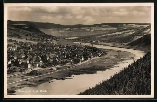 AK Neumagen a. d. Mosel, Ortsansicht mit Mosel und Weinbergen