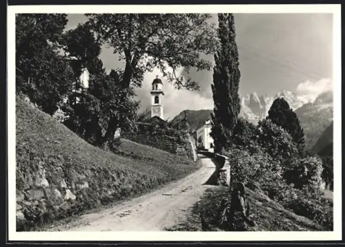 AK Soglio, Dorfeingang mit Kirche