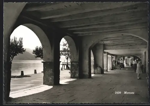 AK Morcote, Säulengang mit Mädchen