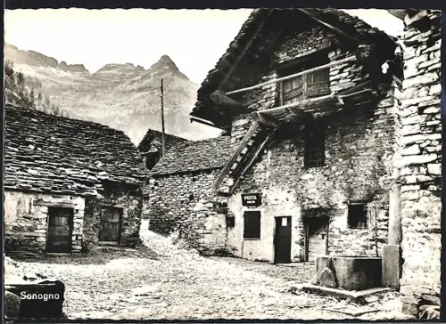 AK Sonogno /Valle Verzasca, Strassenpartie mit Post