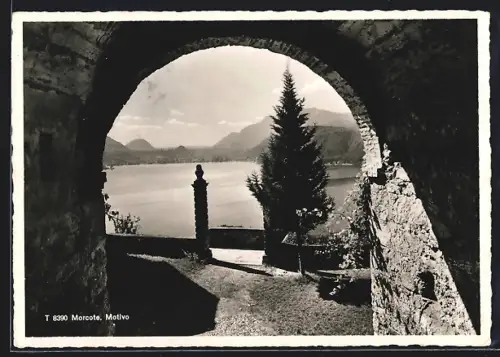 AK Morcote, Panorama durch Tor gesehen