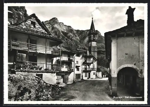 AK Russo /Val Onsernone, Strassenpartie mit Turm