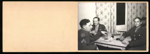 Fotografie Ansicht Berlin, OMGUS Special Service Club 48, amerikanische Besatzungsoldaten in Uniform