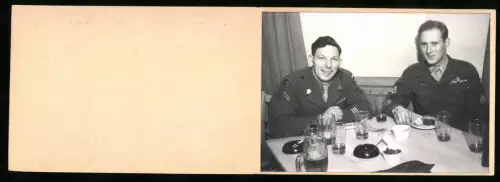 Fotografie Ansicht Berlin, OMGUS Special Service Club 48, amerikanische Besatzungsoldaten beim Abendessen