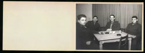 Fotografie Ansicht Berlin, OMGUS Special Service Club 48, amerikanische Besatzungsoldaten bei ihrer Raucherpause