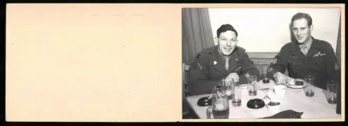 Fotografie Ansicht Berlin, OMGUS Special Service Club 48, amerikanische Besatzungsoldaten beim Abendessen