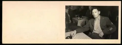 Fotografie Ansicht Berlin, OMGUS Special Service Club 48, amerikanische Besatzungsoldaten im Casino