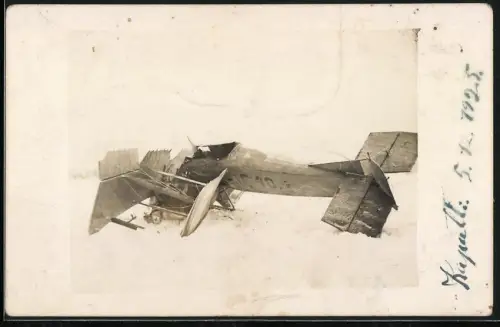 Fotografie abgestürzes Flugzeug im Schnee, 1925