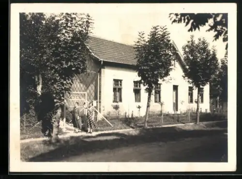 Fotografie Ansicht Eichgraben / N.Ö., Wohnhaus mit den Bewohnerinnen