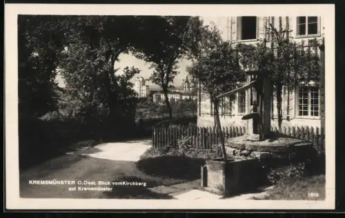 Fotografie Ansicht Kremsmünster / O. Ö., Brunnen am Kirchberg mit Blick nach dem Ort