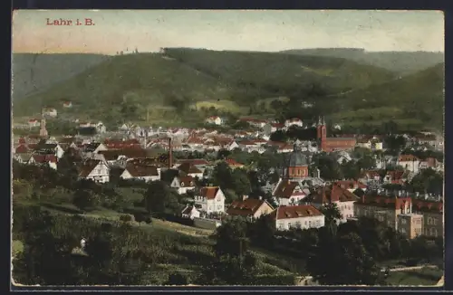 AK Lahr i. B., Stadtansicht mit Kirche und umliegenden Hügeln