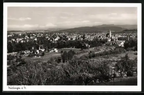 AK Nürtingen a. N., Panoramaansicht der Stadt mit Kirche und umliegender Landschaft