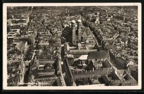 AK München, Fliegeraufnahme Innenstadt, Frauenkirche, Neues Rathaus
