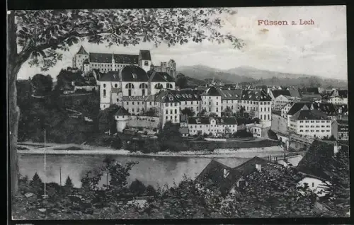 AK Füssen a. Lech, Ortsansicht mit Schloss und Lechufer