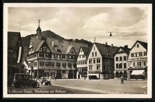 AK Urach / Württbg., Marktplatz mit Rathaus und Café