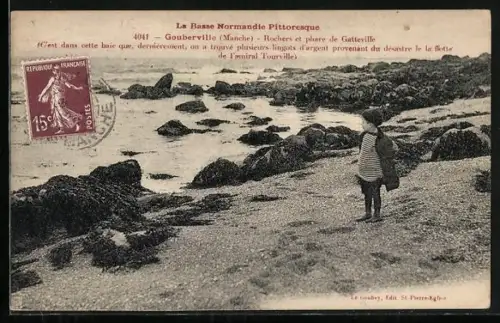 AK Gouberville /Manche, Rochers et plage de Gattemille, vue avec un enfant sur le rivage rocheux