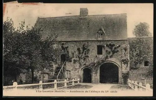 AK La Lucerne /Manche, Aumônerie de l`Abbaye du XVe siècle