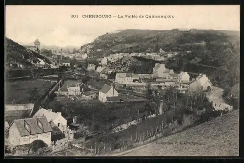 AK Cherbourg, La Vallée de Quincampoix avec paysage vallonné et habitations rurales