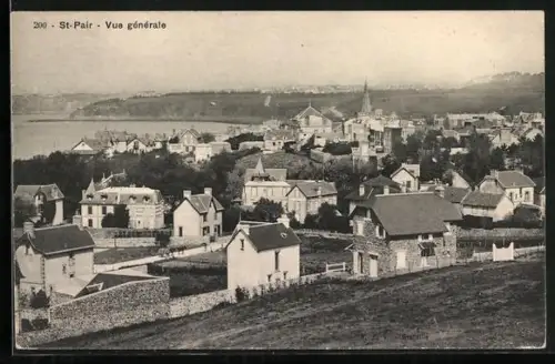 AK St-Pair, Vue générale du village avec la mer en arrière-plan