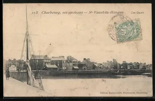 AK St-Vaast-la-Hougue, Les Quais avec voilier et maisons en arrière-plan