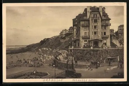 AK Granville, Plage et Normandy-Hôtel, vus du Casino
