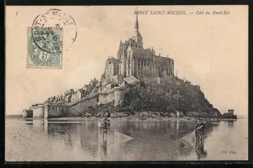AK Mont Saint-Michel, Côté du Nord-Est avec pêcheurs dans l`eau