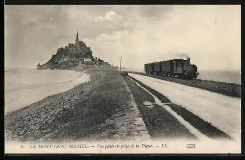 AK Le Mont-Saint-Michel, Vue générale prise de la Digue avec un train sur la voie ferrée