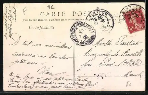 AK Saint-Lô, La Place des Beaux-Regards et la fontaine devant l`église imposante