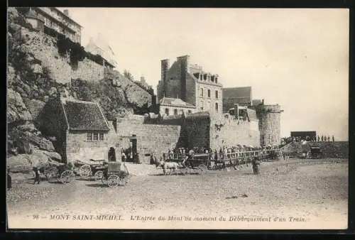 AK Mont-Saint-Michel, L`Entrée du Mont au moment du Débarquement d`un Train