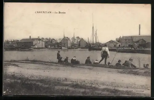 AK Carentan, Le Bassin avec des pêcheurs au bord de l`eau