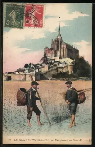 AK Le Mont-Saint-Michel, Vue générale au Nord-Est avec pêcheurs sur la grève