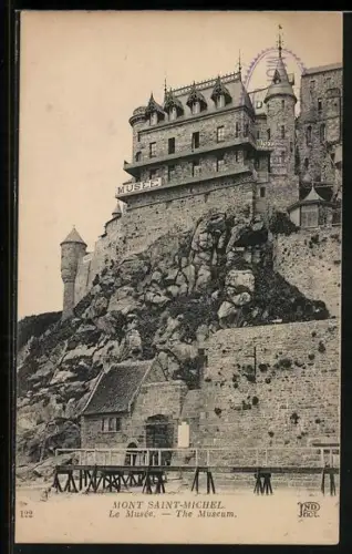 AK Mont Saint-Michel, Le Musée sur les rochers majestueux